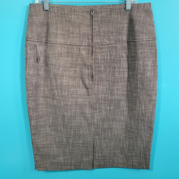 🏷1/$15, 2/$20, 3/$27 Ricki's pencil skirt - Picture 2 of 3